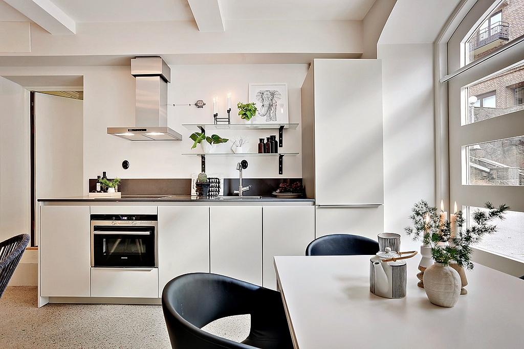 Un estudio de estilo contemporáneo: Mucho diseño y buenas ideas para separar ambientes.