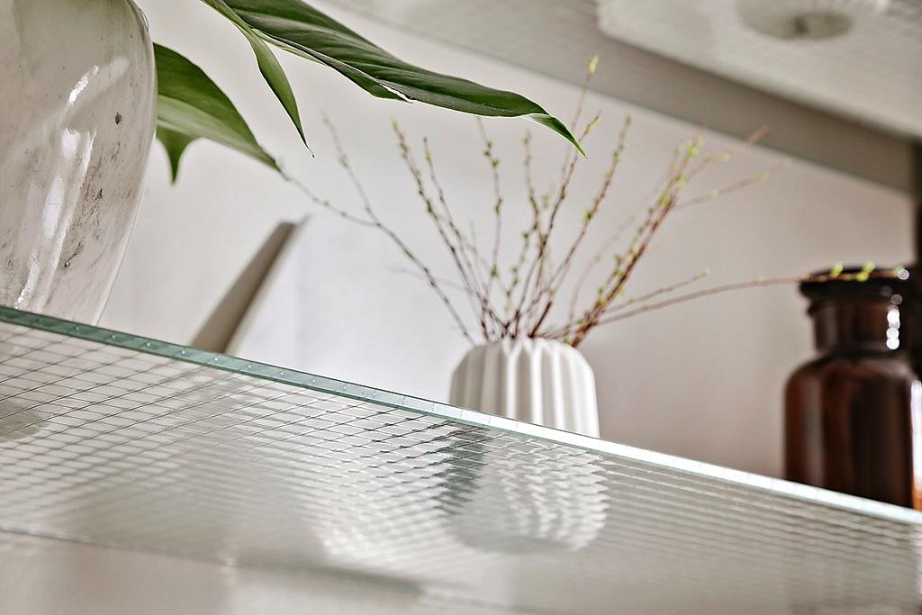 Un estudio de estilo contemporáneo: Mucho diseño y buenas ideas para separar ambientes.