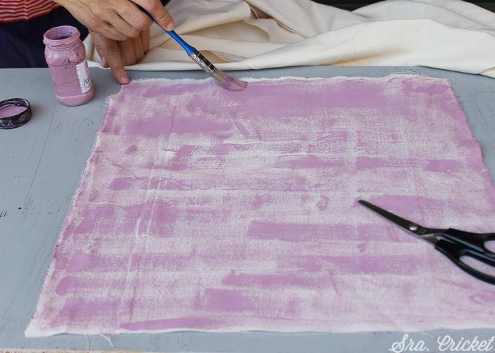 pintando tela con chalk paint