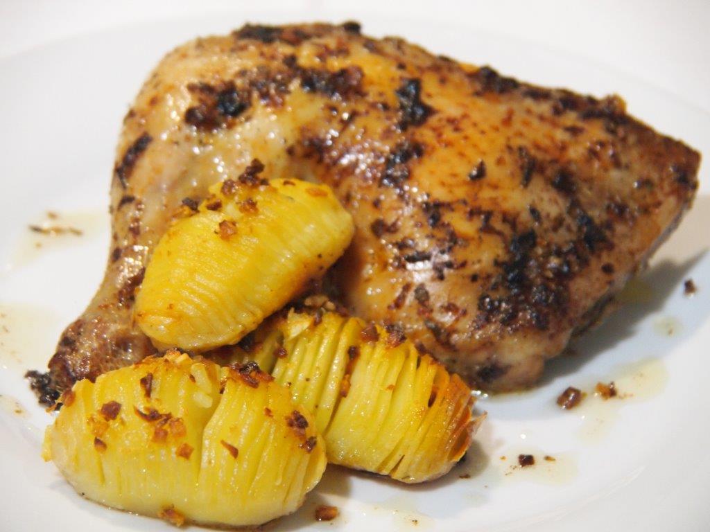 Pollo asado con patatas hasselbck