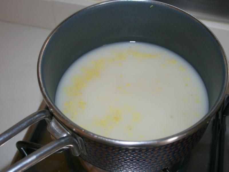 02. Leche en fuego para crema de limon con fresas