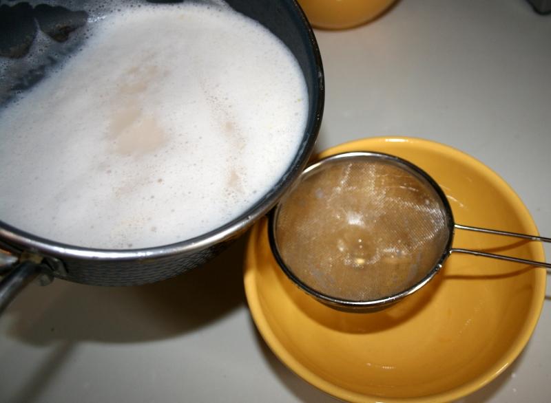 03. Colar leche para crema de limon con fresas