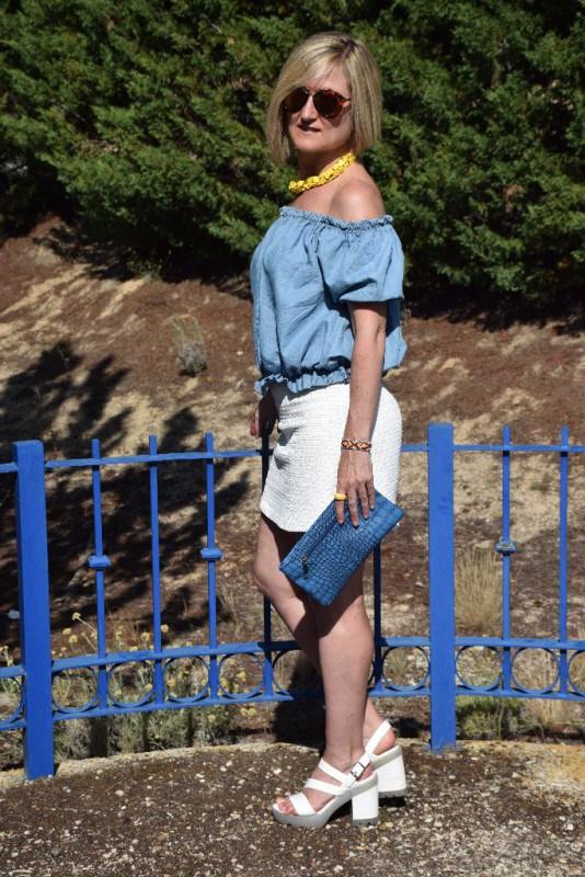 Hombros al aire con falda evasé