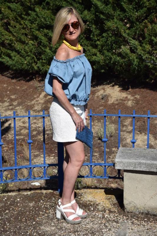 Hombros al aire con falda evasé