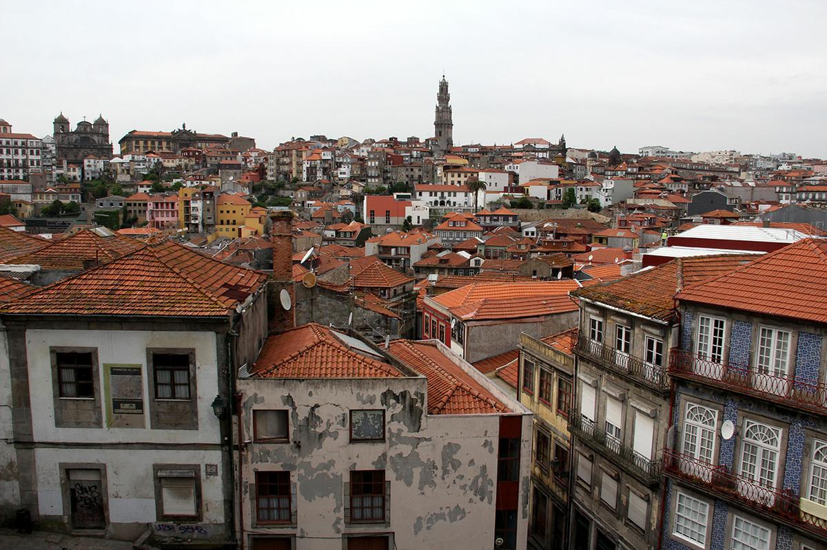 Torre de los Clérigos desde la Catedral (Oporto)