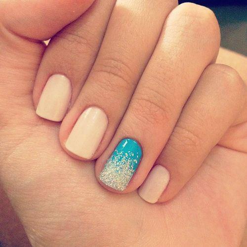 uñas cortas con escarcha