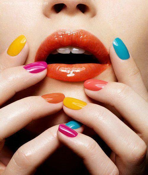 uñas cortas de colores