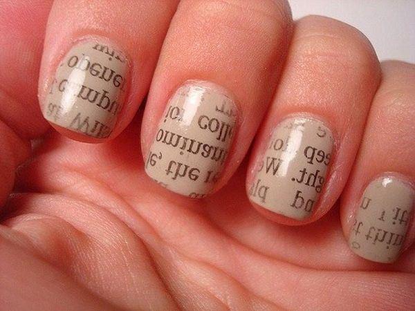 uñas pintadas diseño de periodico