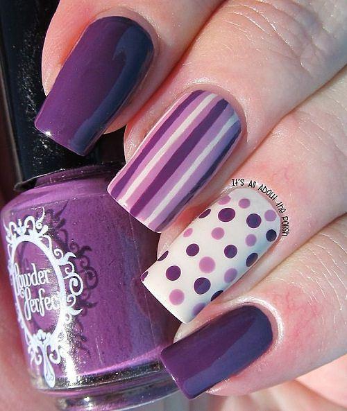 uñas largas violeta
