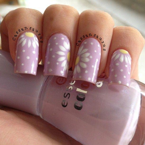 uñas violeta con flores