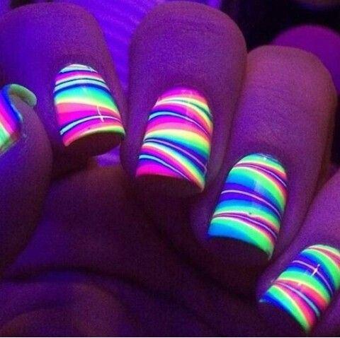 decoracion de uñas en agua que brillan