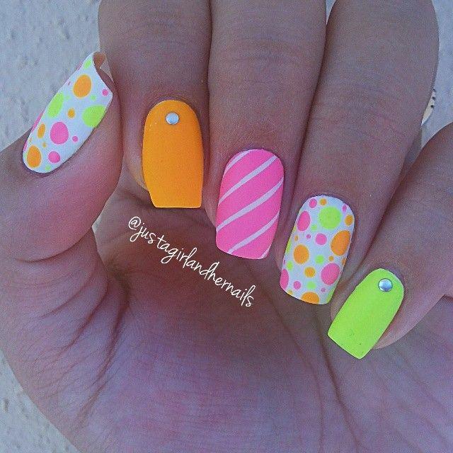 uñas de neon de colores