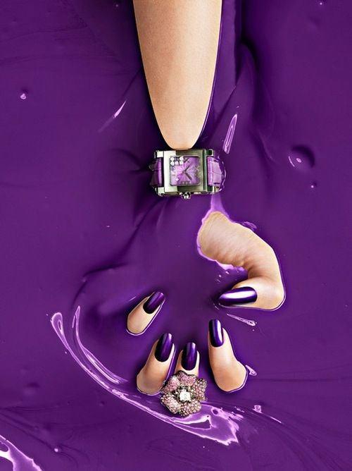 uñas violeta y accesorios
