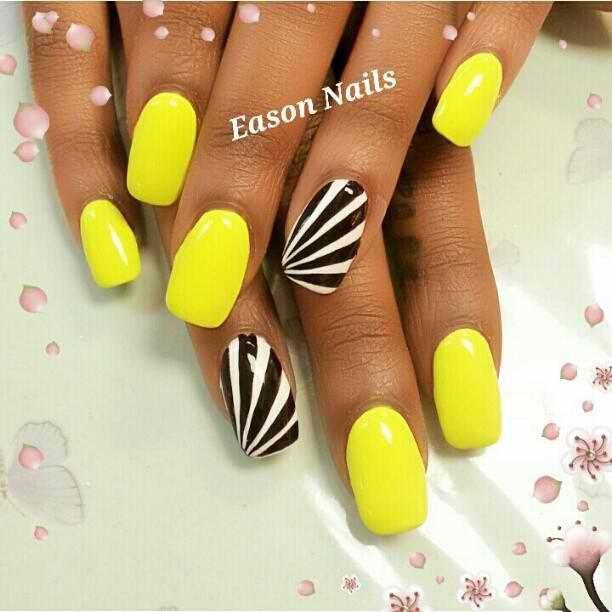 uñas amarillo neon con negro
