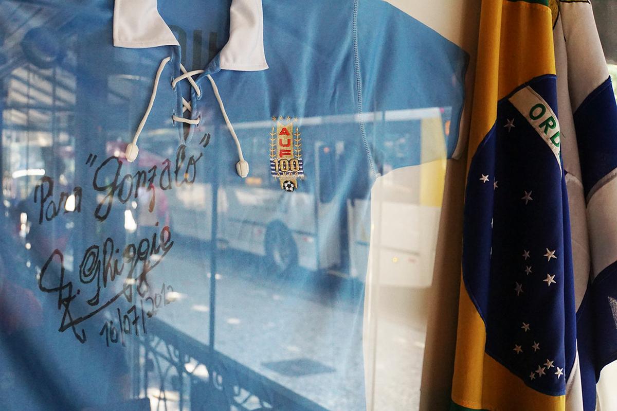 Camiseta de Uruguay firmada por Ghiggia (Brasil 2014)