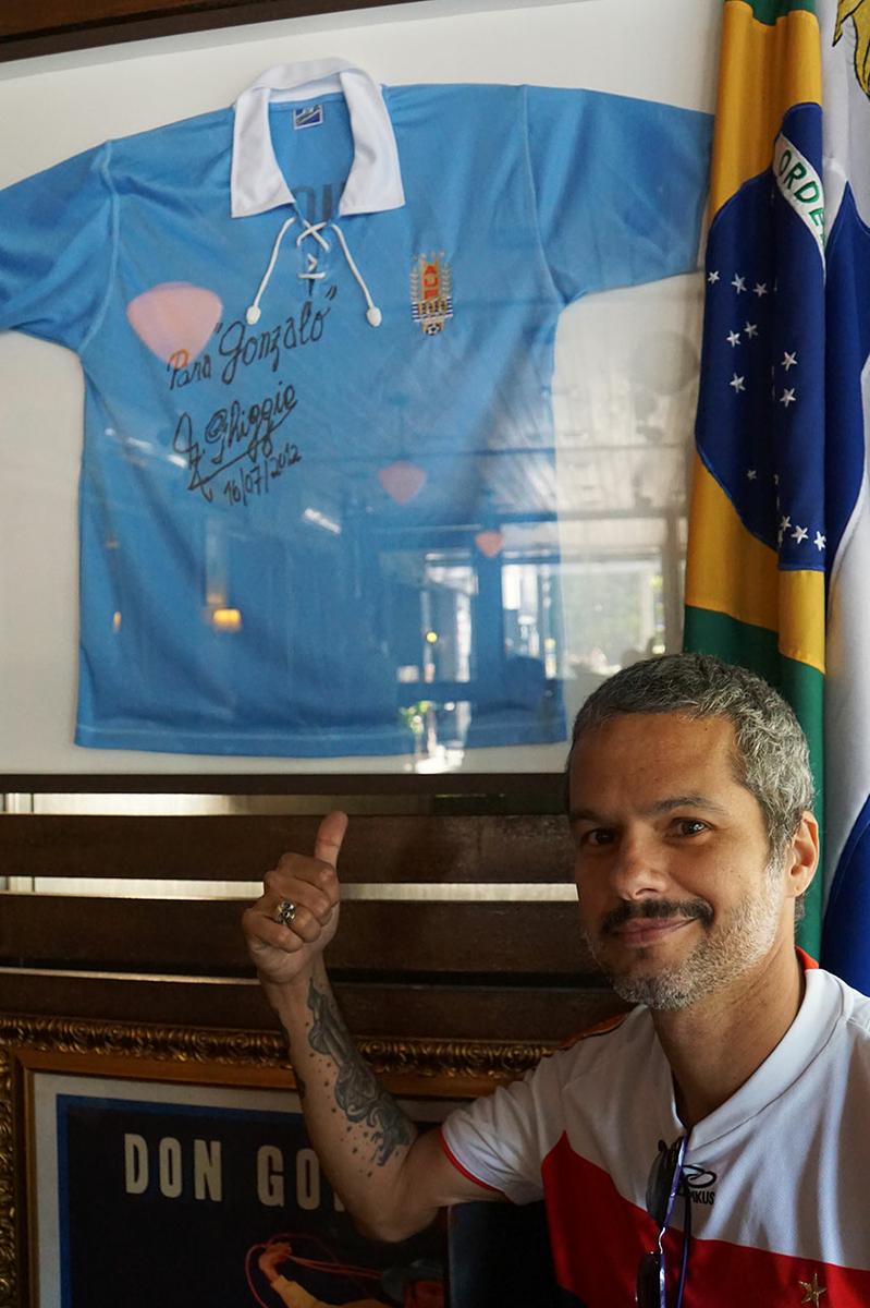 Camiseta de Uruguay firmada por Ghiggia (Brasil 2014)