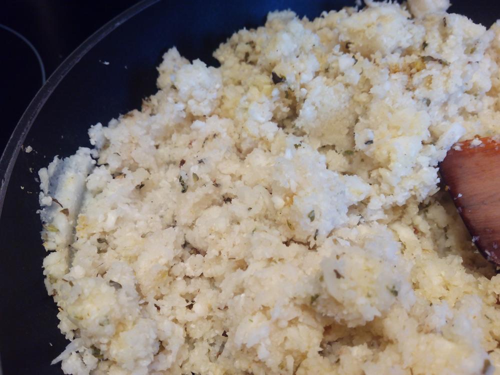 Masa de la pizza paleo de coliflor sin gluten
