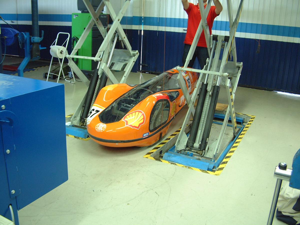 Vehiculo suspendido con cables