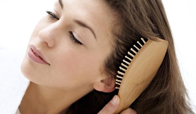 cepillar el cabello