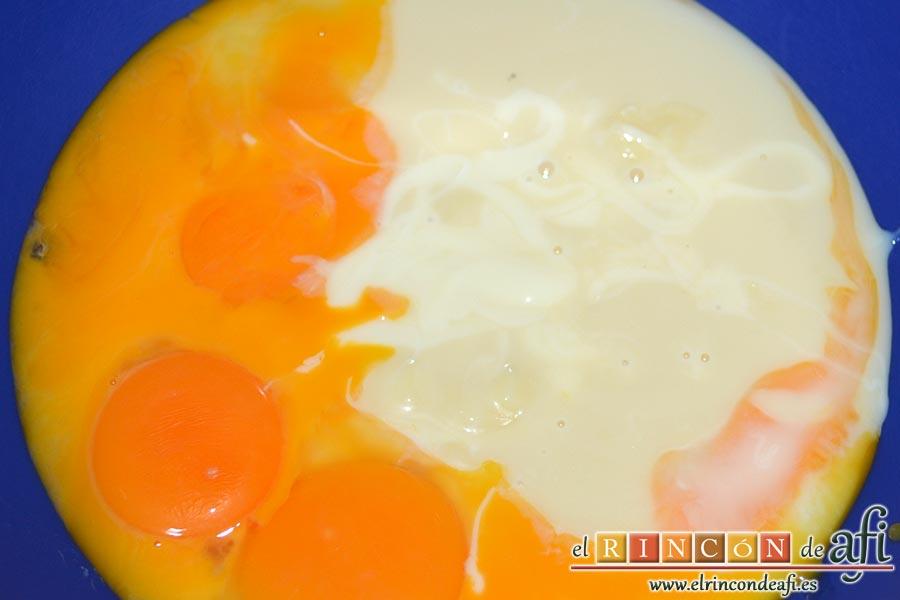 Tarta soufflé de limón con base de galletas, añadimos la leche condensada