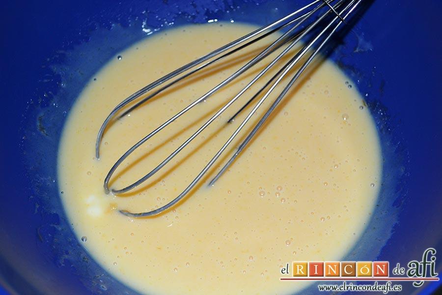 Tarta soufflé de limón con base de galletas, batimos con unas varillas manuales