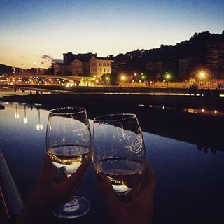 Anocheciendo en Bilbao