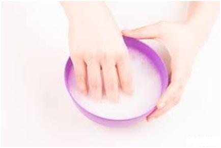 remojar las cuticulas