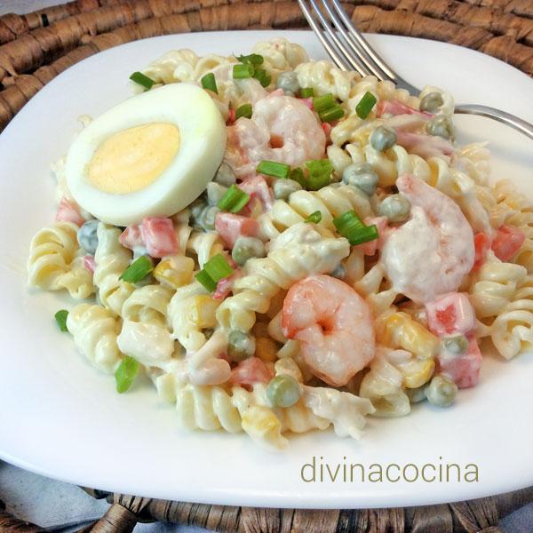 ensaladilla-de-pasta-con-gambas