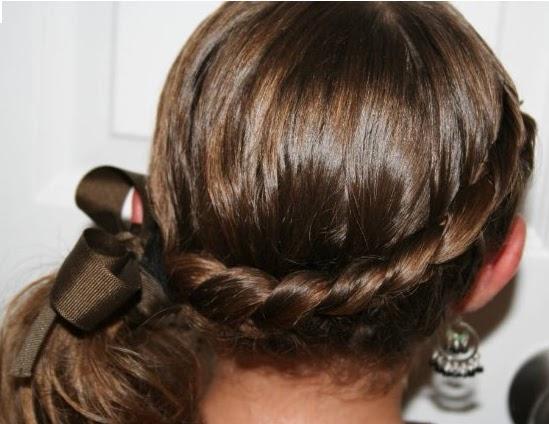 peinado-con-el-pelo-enrrollado-por-detrc3a1s