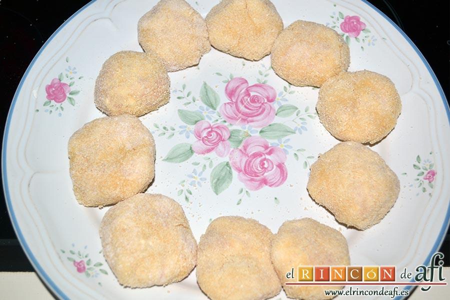 Nuggets de pollo, los vamos colocando en un plato