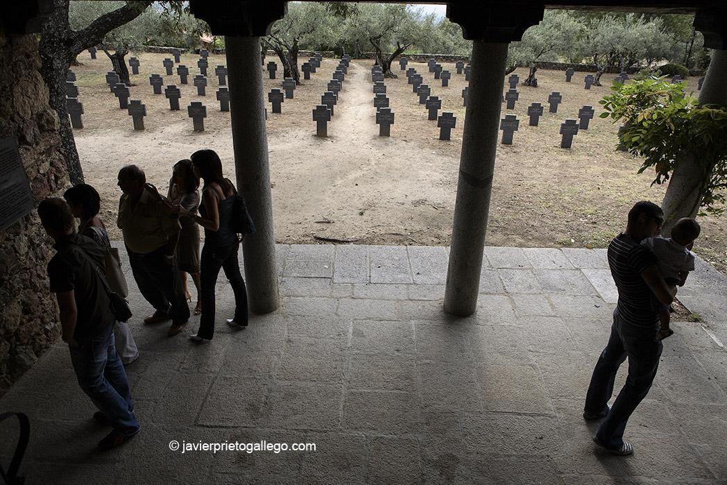 Cementerio Alemán. Aquí reposan los restos de soldados 26 alemanes caídos en territorio español durante la Primera Guerra Mundial y 154 durante la Segunda Guerra Mundial. Localidad de Cuacos de Yuste. Comarca de la Vera. Cáceres. Extremadura. España. © Javier Prieto Gallego