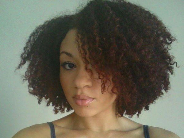 peinado para cabello corto rizado