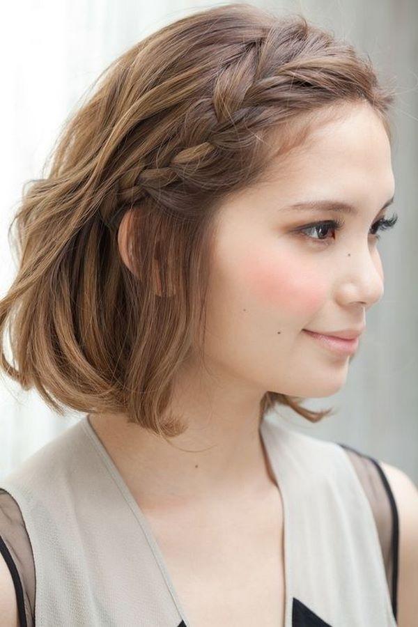 trenza a un lado cabello corto