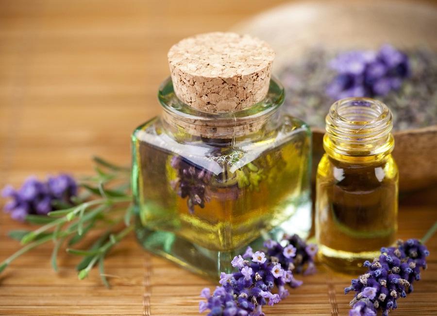 aceite de lavanda y la yema de huevo