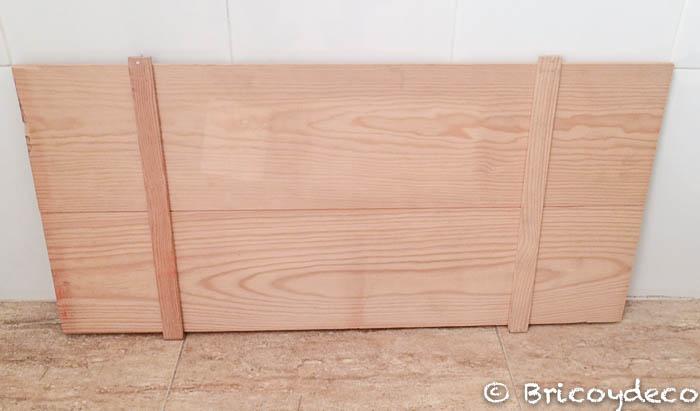casa-de-muñecas-hecha-con-una-caja-de-madera-tablas-techo