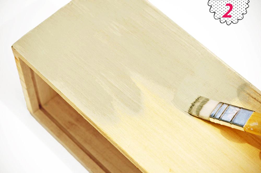 DIY: De caja para botellas a macetero vintage