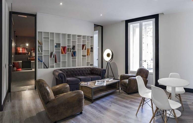 u_hostel_living_room