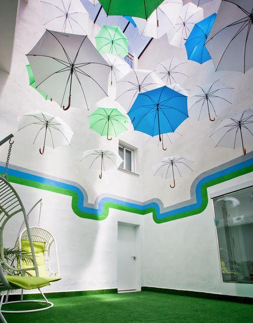 hostel_vita_granada_umbrellas