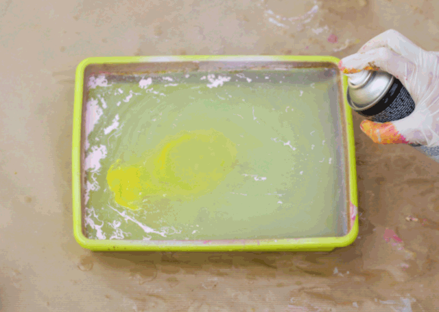 marmolado con spray DIY by "I am a Mess Blog"