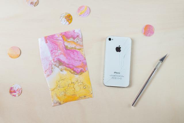 Marmolado con spray DIY by "I am a Mess Blog"