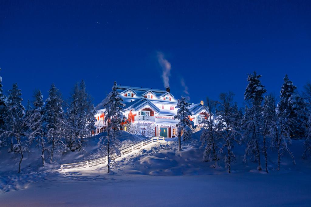 Kakslauttanen Santas Celebration House