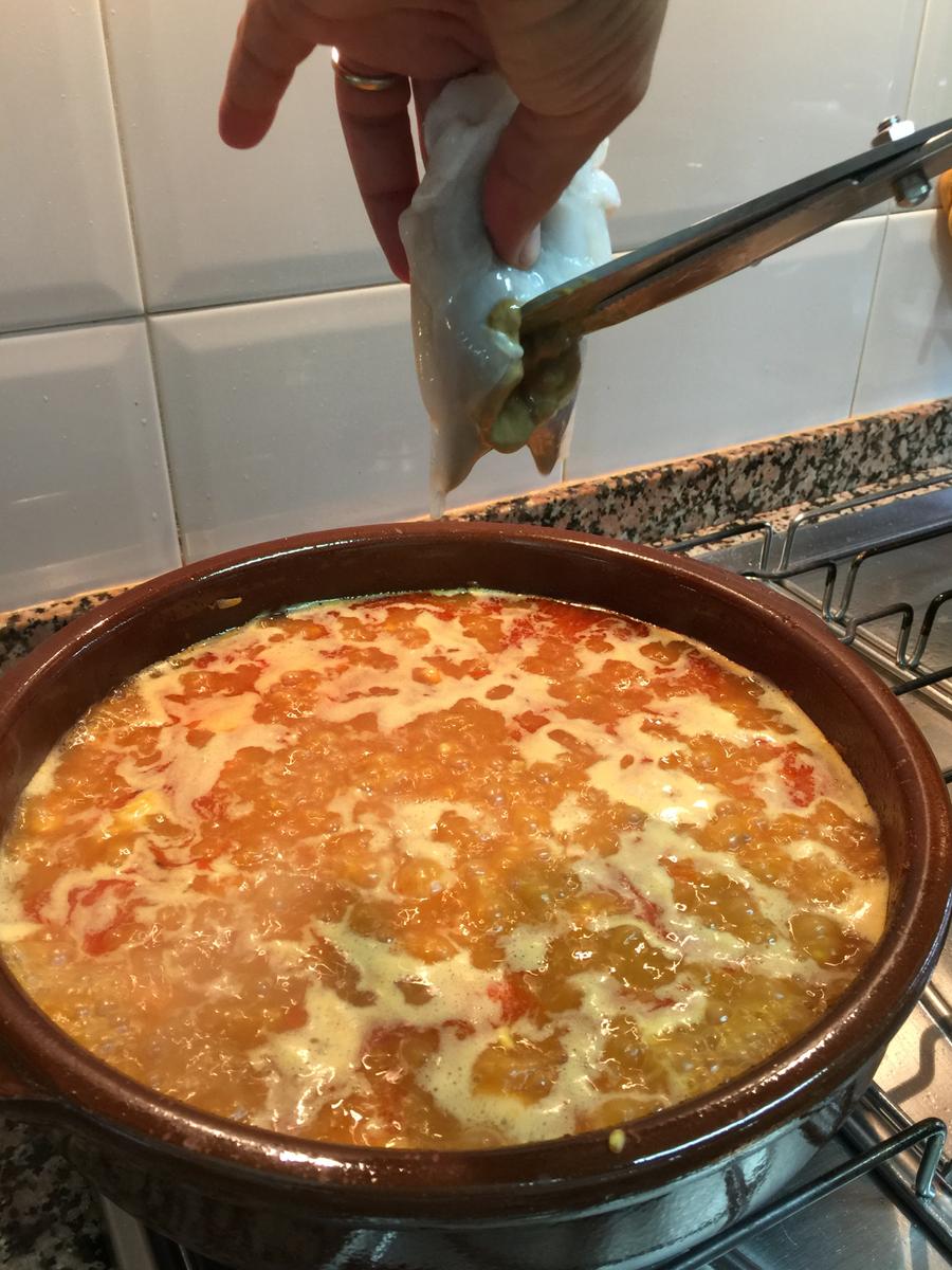 coral de sepia aprovechado para la receta de arroz con calamar