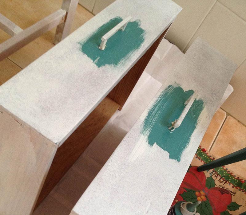 cajones de mueble reciclado con imprimacion