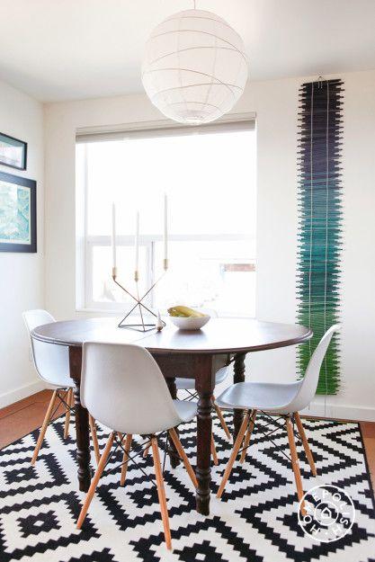 Salón de Estilo Nórdico alfombra blanca y negra