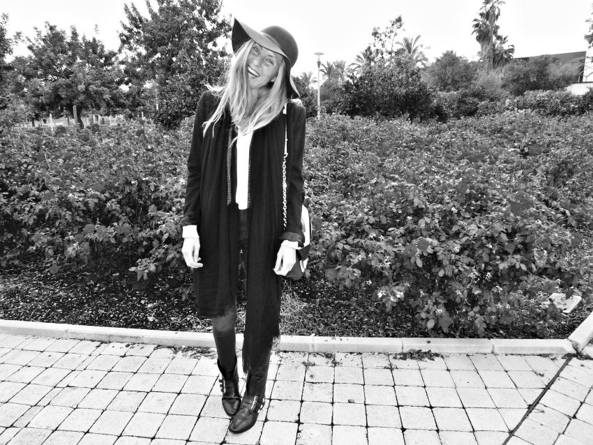 Maroon Hat And Black Boots paula casielles 2
