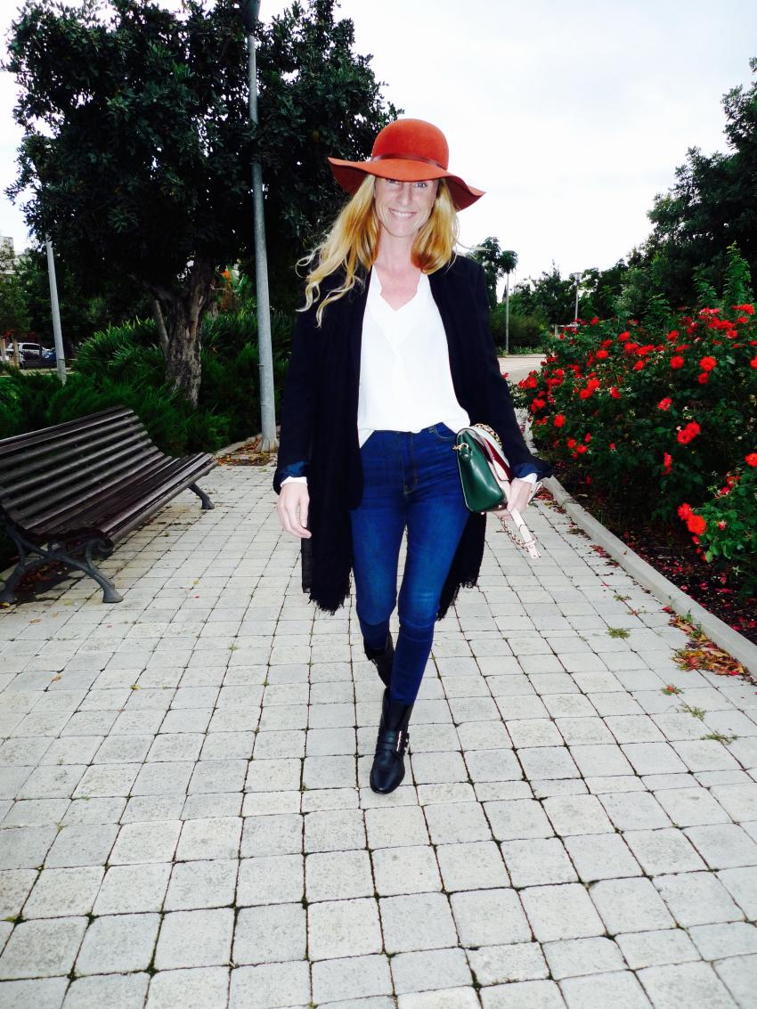 Maroon Hat And Black Boots paula casielles 3
