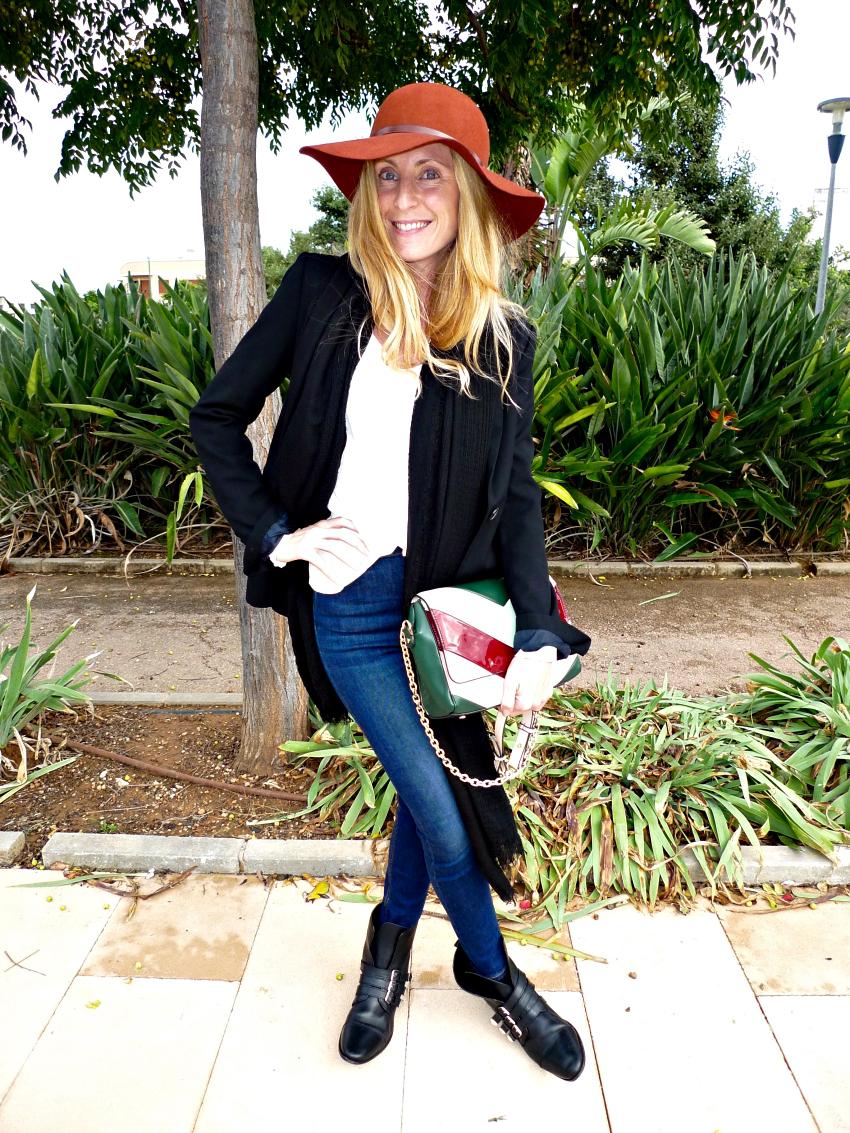 Maroon Hat And Black Boots paula casielles 4