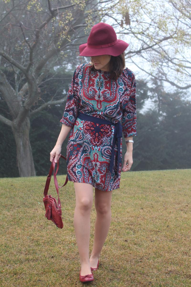 VESTIDO Y SOMBRERO WWW.DECHARCOENCHARCO.COM