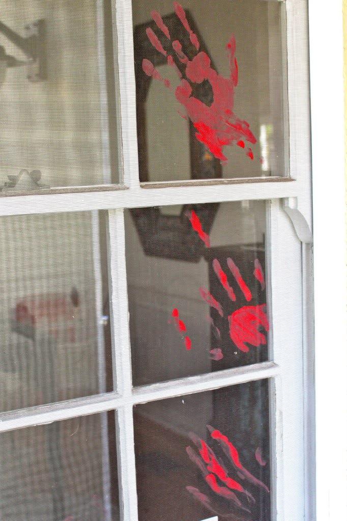 decoración halloween manos sangrientas