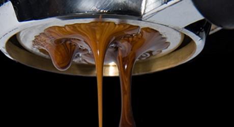 Café espresso: agua a presión